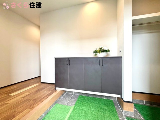 タマタウン滝の原3丁目　1号棟の玄関