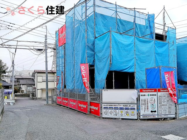 タマタウン滝の原3丁目　1号棟の前面道路含む現地写真|西前面道路は4ｍになります