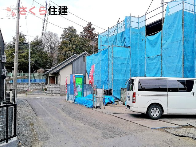 タマタウン滝の原3丁目　1号棟の前面道路含む現地写真|南前面道路は4ｍになります