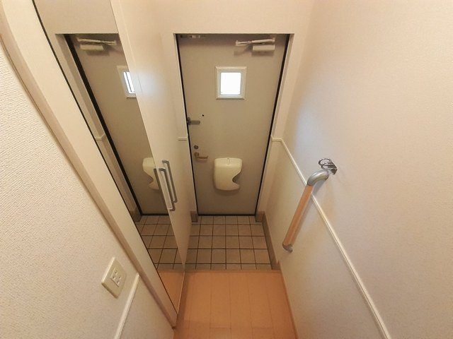 レフィナードの玄関