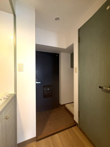 The Glade Residence Eastの居間・リビング