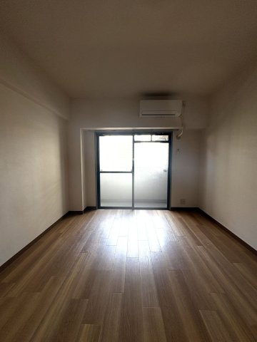 The Glade Residence Eastの居間・リビング