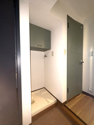 The Glade Residence Eastの居間・リビング