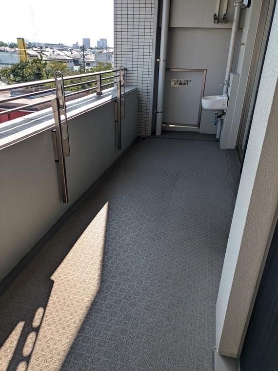 プラウド名東藤森のバルコニー