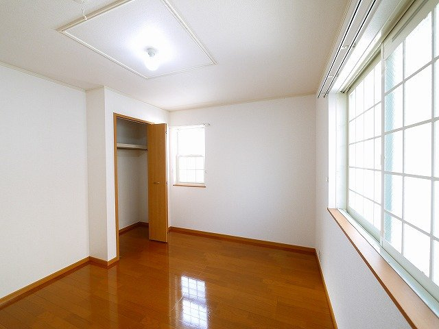 グランツⅠ（州見台）の洋室|収納スペースも確保されています