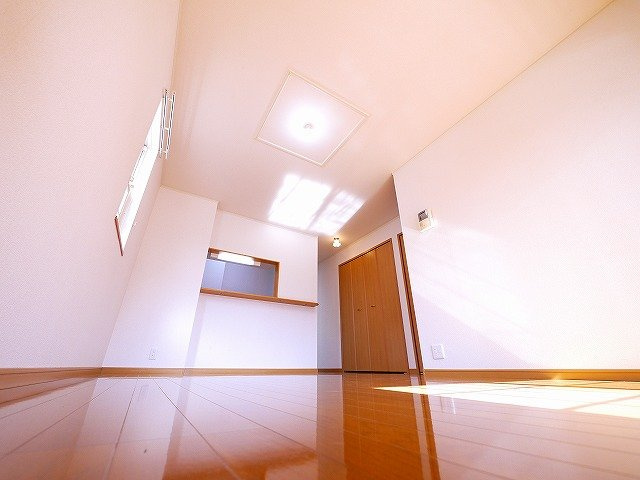 グランツⅠ（州見台）の居間・リビング|フローリングでお掃除も簡単です