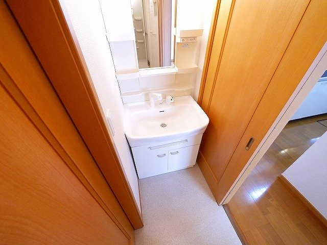 グランツⅠ（州見台）の洗面所|出入りしやすく使いやすい洗面所