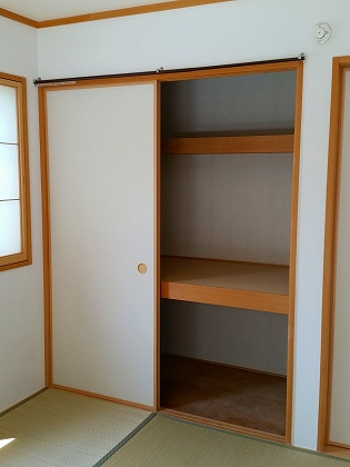 西伊興1丁目戸建の収納