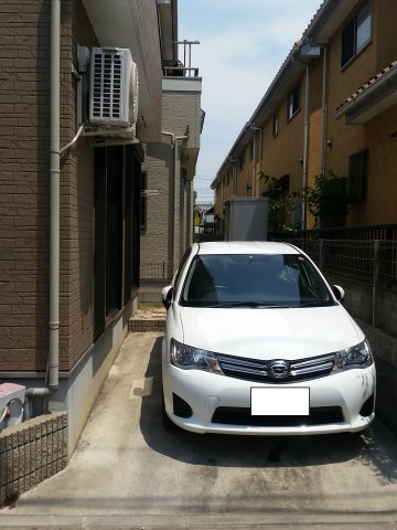 西伊興1丁目戸建の駐車場