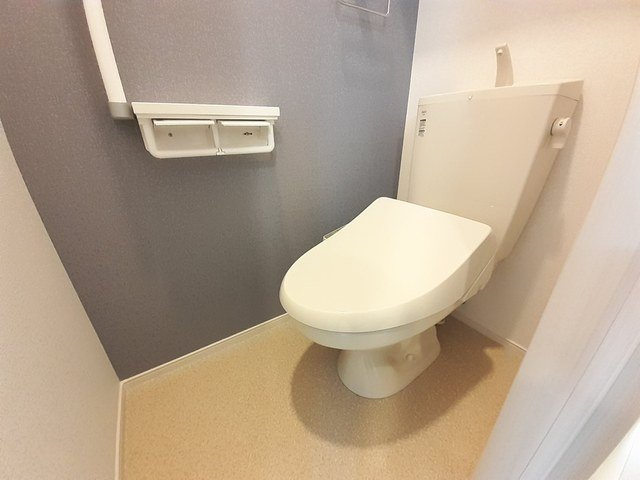 【トイレ】 | ラ　グラン　ヴィーダ　小野Ⅰ | 落ち着いた色調のトイレです