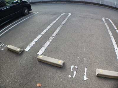 【駐車場】 | メルベイユテリトワールアコール | 駐車場に車を止められます