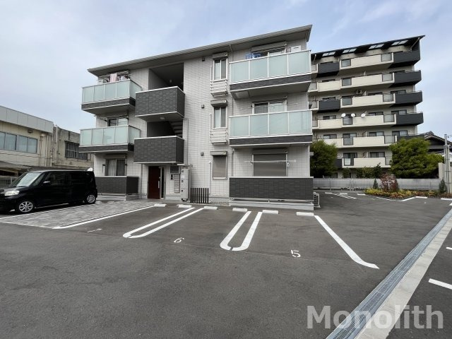 ソット・ラ・フォレスタの駐車場