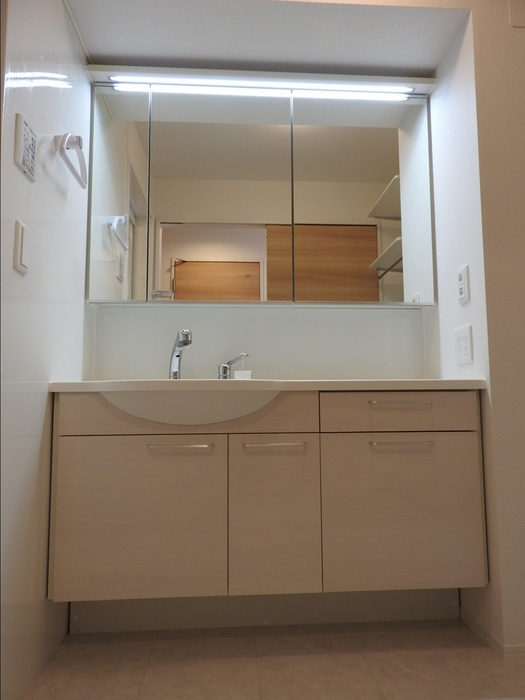 ソット・ラ・フォレスタの独立洗面台