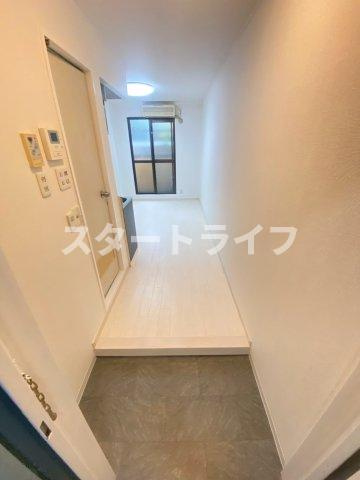 大阪市淀川区東三国２丁目の賃貸マンションの玄関