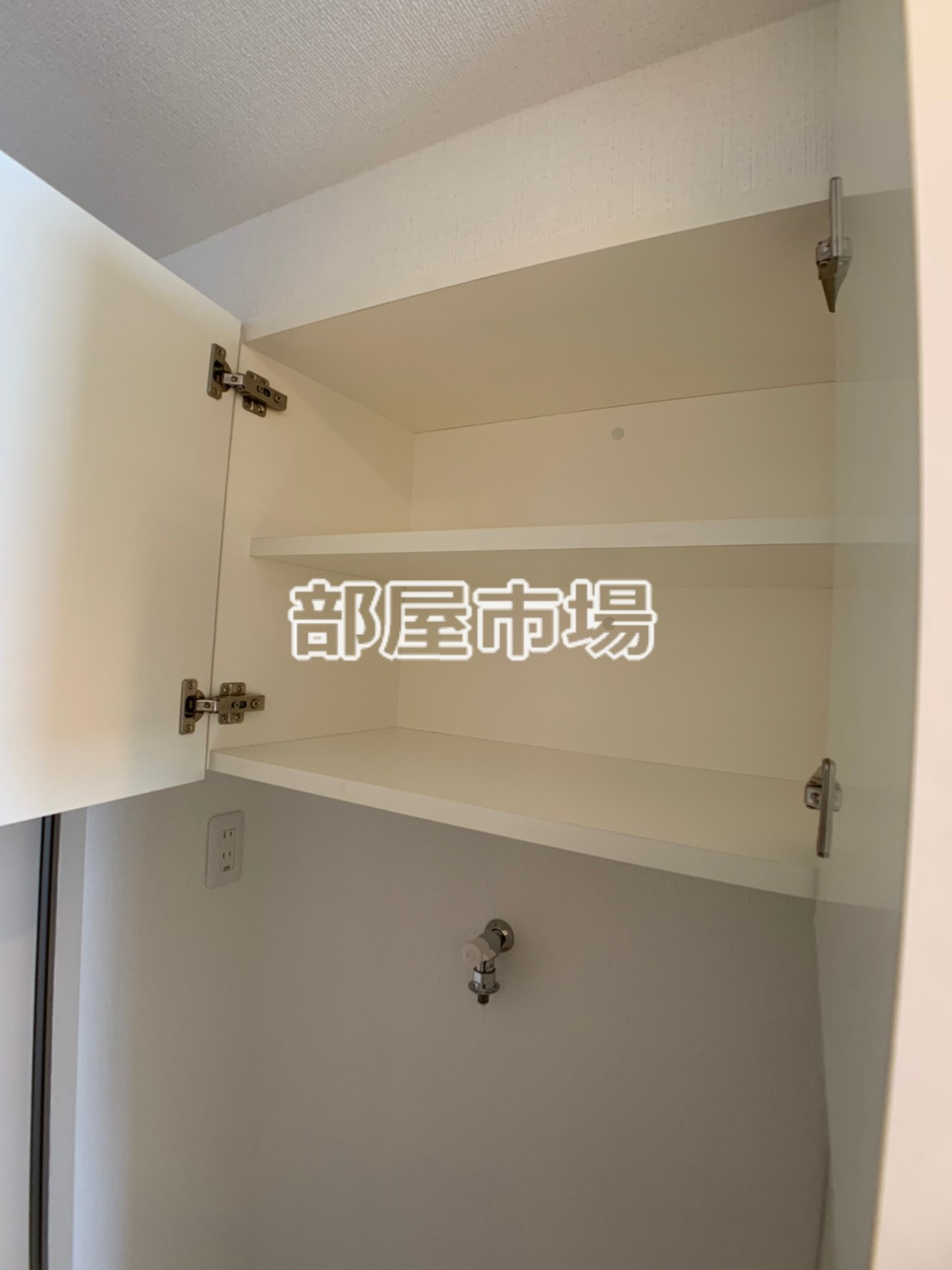 クレール上野の収納|洗濯機置場上部収納