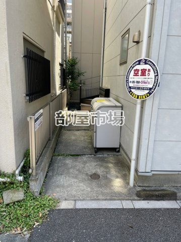 クレール上野のエントランス