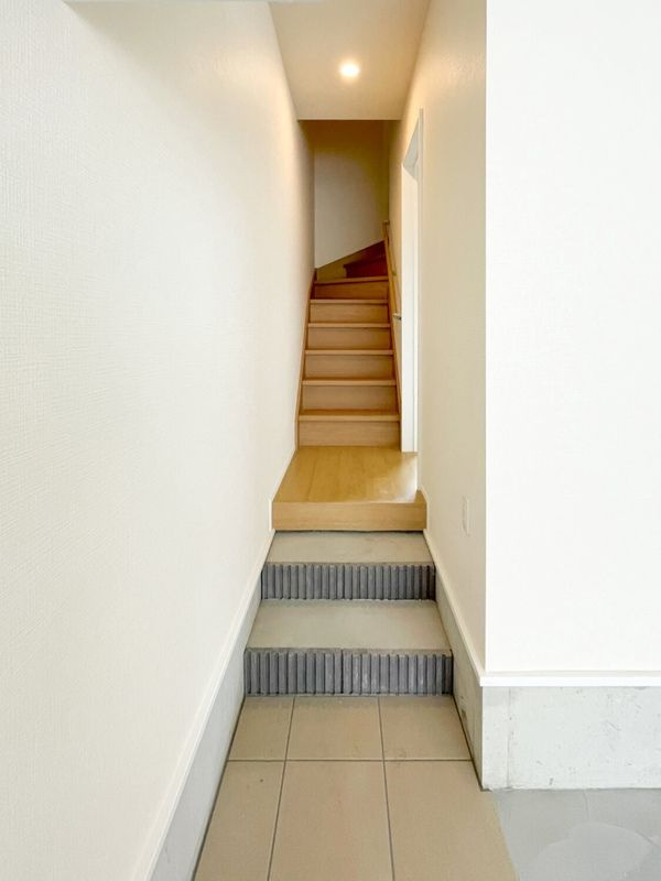 Ｗａｌｅａ　ｈａｌｅ　南増尾の玄関