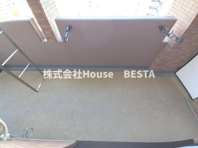 プレサンス新神戸のバルコニー