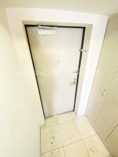 藤沢市鵠沼石上１丁目の賃貸マンションの玄関|お履き物が多い方にもおすすめ♪