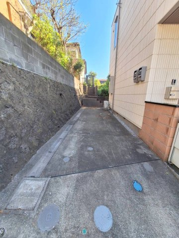 笹下の森メゾンの駐車場
