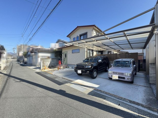 高知市鴨部　中古戸建ての前面道路含む現地写真