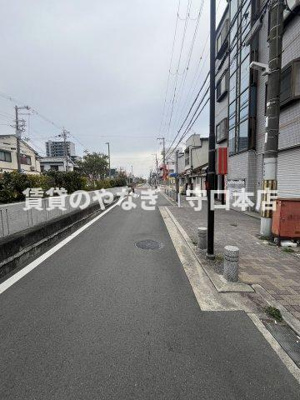 【周辺】 | シャルマン大宮 | マンション前もゆったりした広さがあります