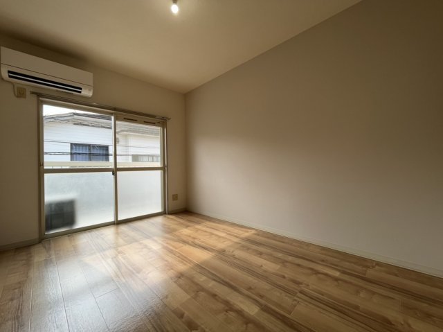 ピジョン浜の洋室|※写真は別の部屋のものです。
