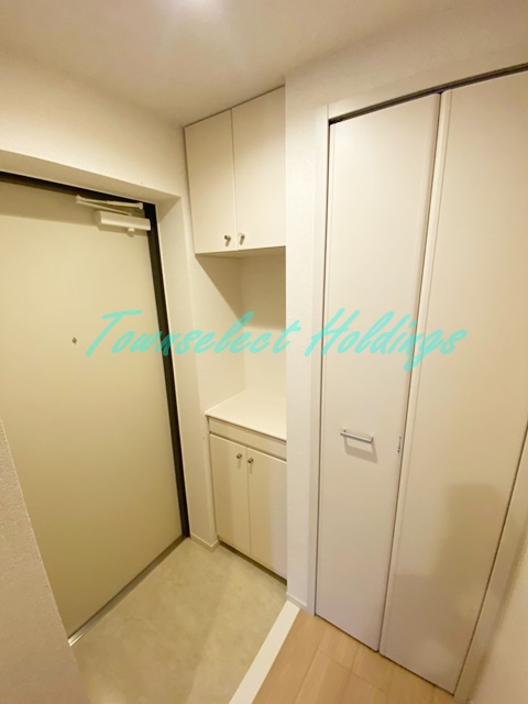 茅ヶ崎市小和田３丁目の賃貸マンションの玄関