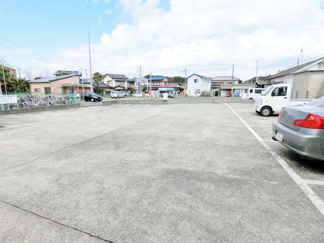 ハイツブライトの駐車場
