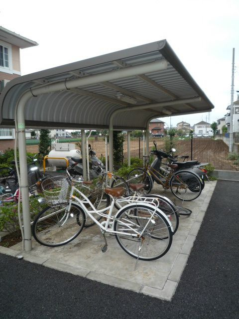 アジュールBの駐車場