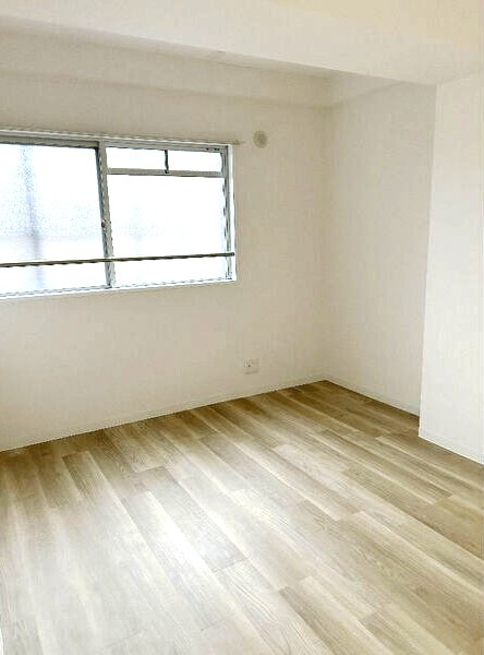 第２栄和マンションの寝室