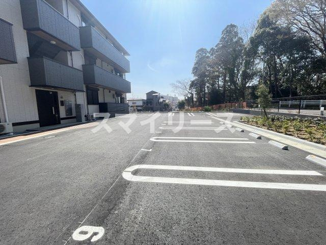 リベラルの駐車場