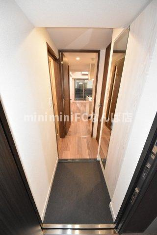 プレサンス難波マジョリティの玄関