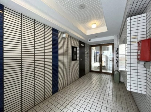 杉並区高円寺北３丁目の賃貸マンションのエントランス