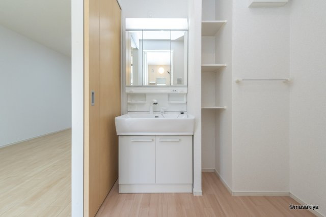 ソーレ ヴィラッジョの洗面所|洗面・脱衣　シャンプードレッサー付