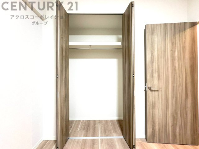 衣類やアクセサリー、小物類の収納が便利で整理整頓がしやすく、部屋の美観を保ちつつ、スペースを最大限に活用できます。衣服のしわやダメージを防ぎ、長持ちさせることができます。