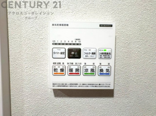 暖房機能があるため、冬場でも温かい浴室で入浴でき、乾燥機能があるため、水気を素早く取り除けます。また、換気機能があるため、湿気を素早く排出してカビや雑菌の発生を防ぐことができます。