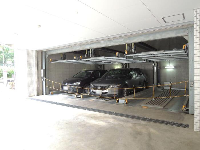 カスタリア池袋の駐車場