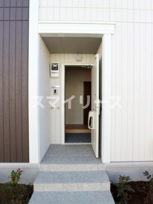 BLESS　HOUSE柏西町D棟の玄関