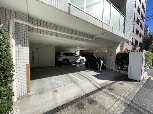 駐車場、バイク置場
