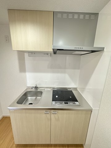 ベイルーム北久里浜のキッチン|２口ＩＨヒーターで料理する方も満足♪キッチン収納スペースも豊富です★