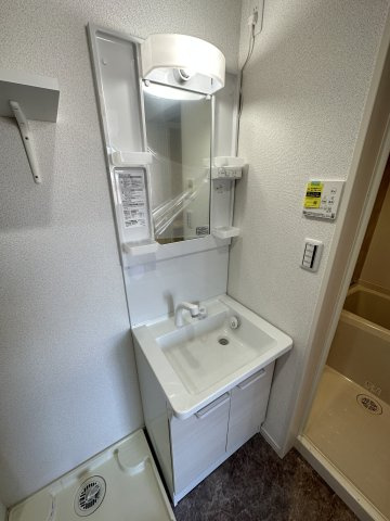 ベイルーム北久里浜の独立洗面台|シャワー付き洗面台ですごく便利！！