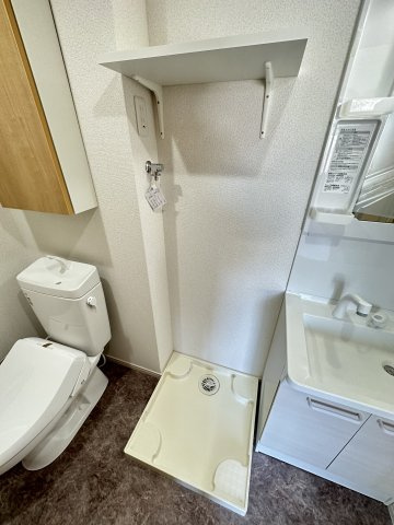 ベイルーム北久里浜の洗面所|洗面所に独立洗面台・トイレ・室内洗濯機置場があります！