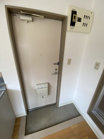 メリーパレスⅠの玄関|明るい玄関です