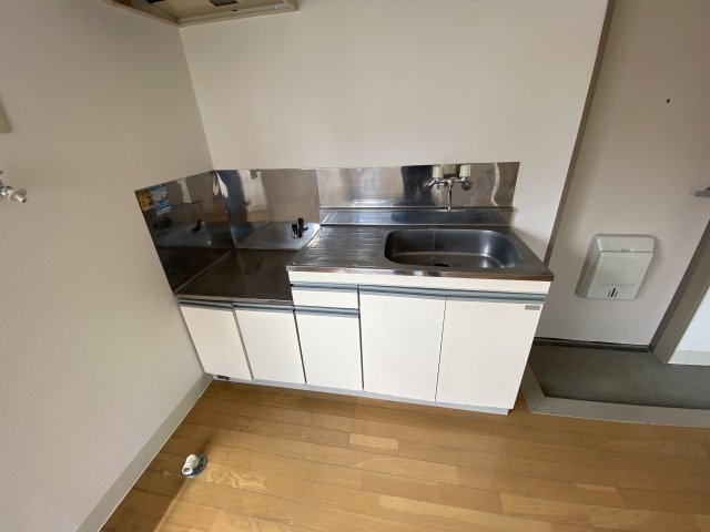 メリーパレスⅠのキッチン|コンパクトなキッチンで掃除もラクラク