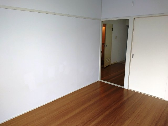 ラパンビルディング反町の洋室|きれいな洋室です