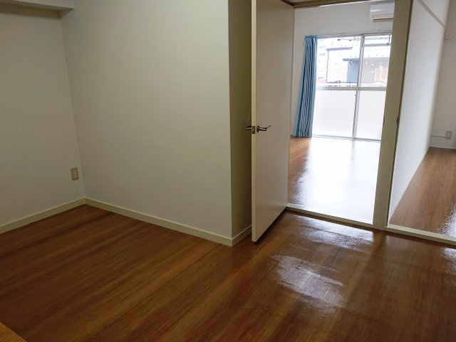 ラパンビルディング反町の洋室|個人の部屋や寝室として使える洋室です