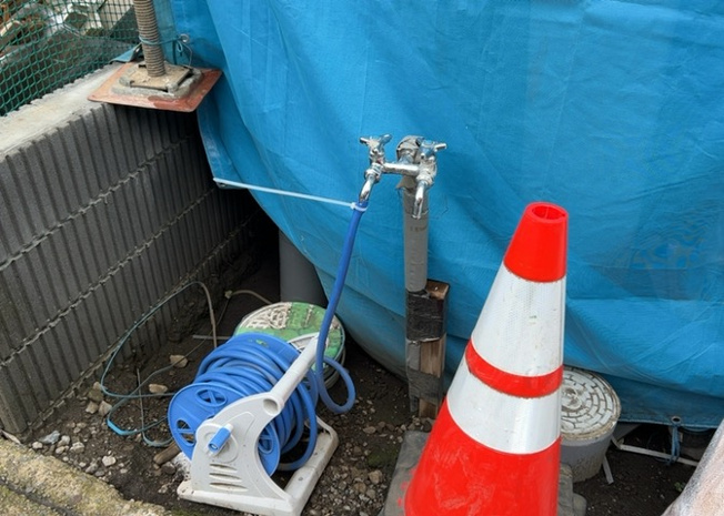 【設備】 | 敷地内には、散水栓や立水栓があります。水道水を直接利用できるため、水を運ぶ手間を省くことが出来ます。大量の水を必要とする洗車作業や清掃などに役立ちます。その他設備とあわせて、現地でご確認ください。