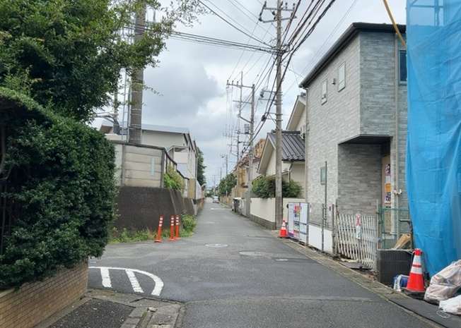 【展望】 | 桜や紅葉の名所に出かける人は多いと思いますが、家にいながら季節の移ろいを感じる生活を送りませんか？リビングや窓から見える景色が生活を彩るワンポイントに！現地から見える景色を堪能してみては如何でしょう。