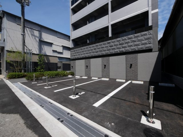 S-RESIDENCE難波西alterの駐車場